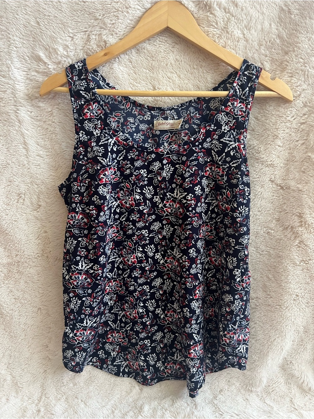 Sleeveless Floral Tank Top - Navy with Red & White Floral. Faded Glory. Size M
